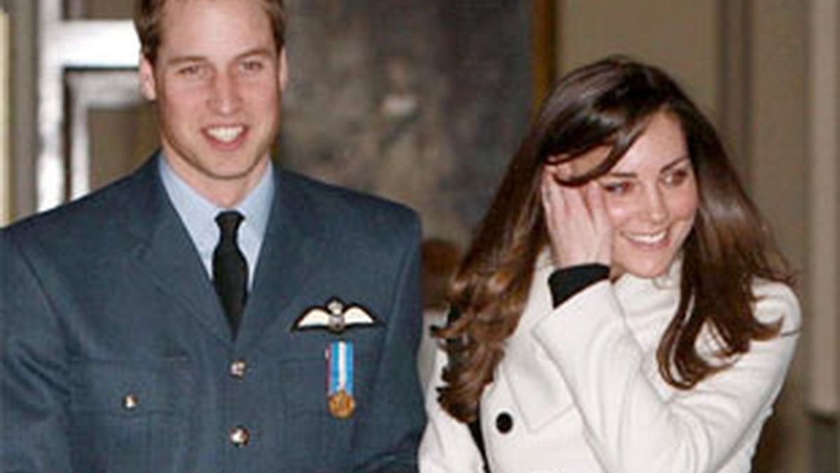 El príncipe Guillermo y su novia Kate Middleton se casarán el próximo año. Video: Informativos Telecinco