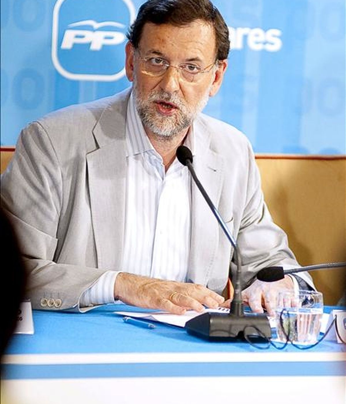 El presidente del PP, Mariano Rajoy, durante la reunión del Comité Ejecutivo de su partido en Castilla-La Mancha. EFE