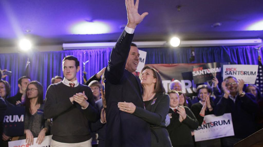 Romney y Santorum se disputan el 'caucus' de Iowa