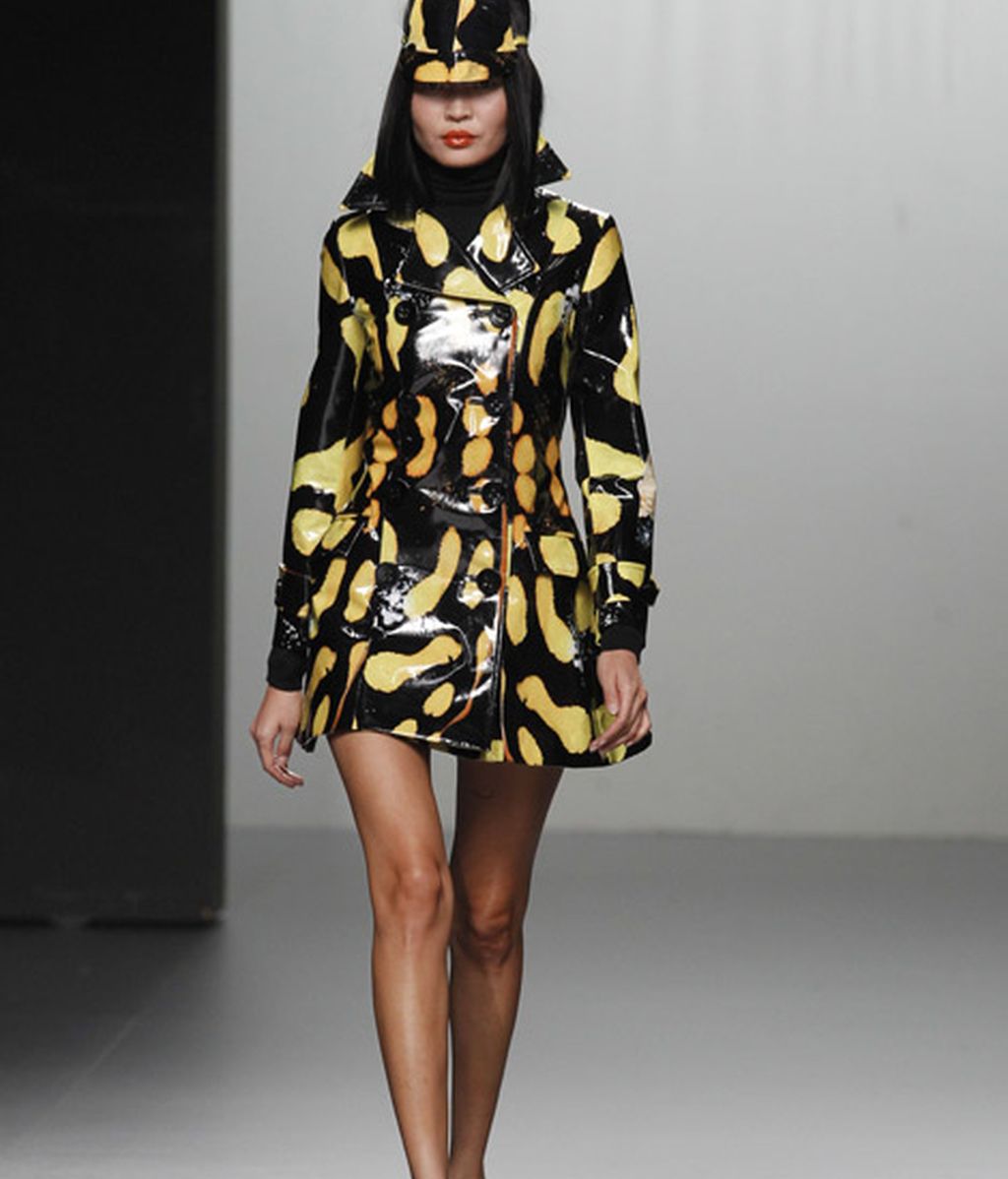 Atención a la cazadora de cuero con el estampado Crack