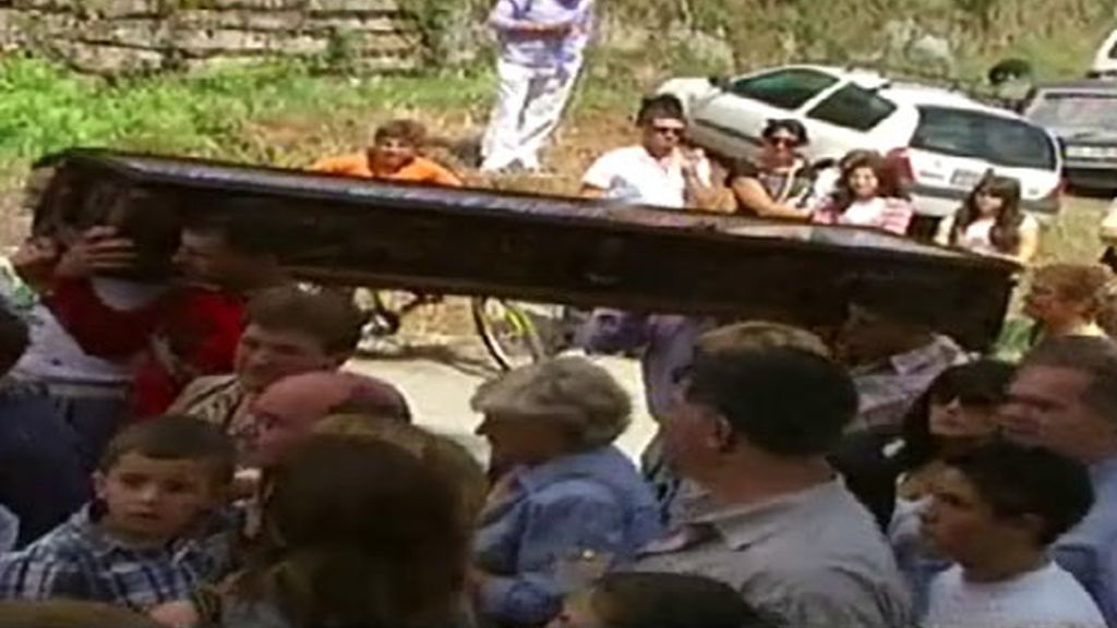 Procesión dentro de un ataúd