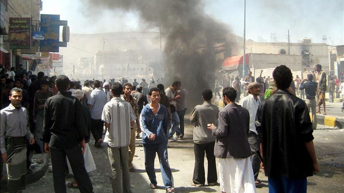 Manifestantes antigubernamentales participan en una protesta en la ciudad sureña de al-Dalea, Yemen. EFE Manifestantes antigubernamentales participan en una protesta en la ciudad sureña de al-Dalea, Yemen. EFE