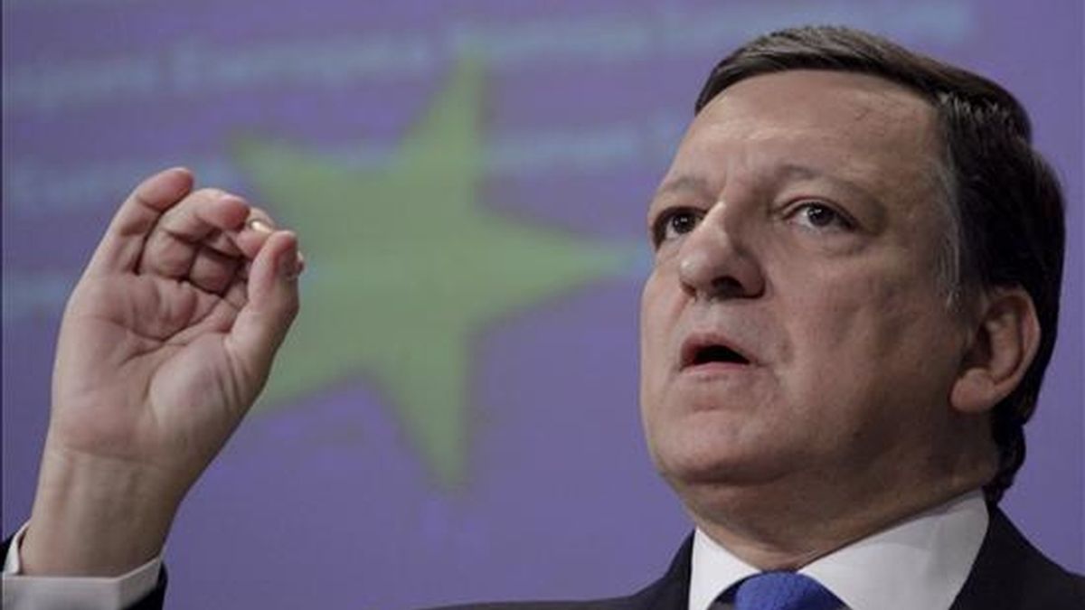 El presidente de la Comisión Europea (CE), José Manuel Durao Barroso, hoy durante una rueda de prensa para exponer las aspiraciones de esta institución ante la próxima cumbre del G20 sobre la reforma financiera en la sede de la CE en Bruselas (Bélgica). EFE