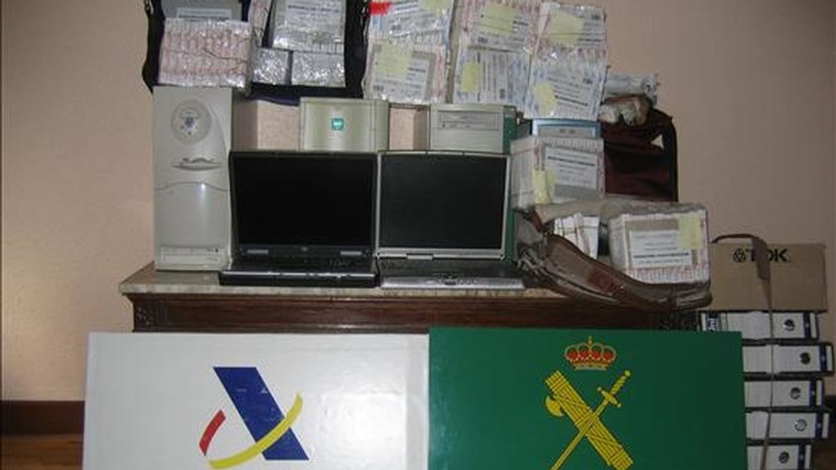 Imagen de otra operación de la Agencia Tributaria y la Guardia Civil, contra una red especializada en la evasión de impuestos. EFE/Archvio