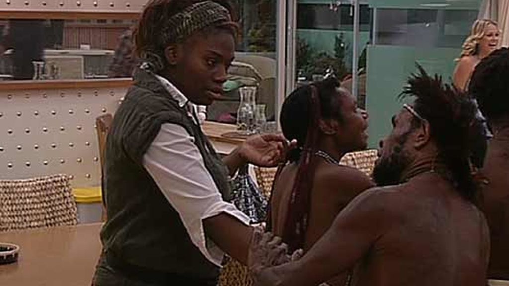 Una tribu indígena 'invade' Guadalix