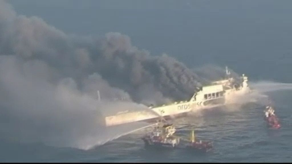 Rescate de ferry en llamas