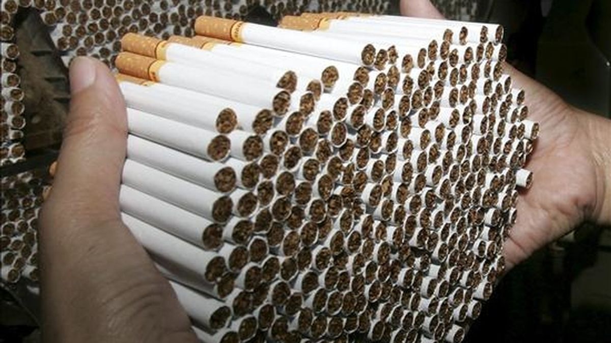 La ley obligará a la industria tabacalera, que mueve anualmente 89.000 millones de dólares, a declarar de qué están compuestos sus productos, entre los que se incluyen cigarrillos, puros y tabaco de mascar. EFE/Archivo