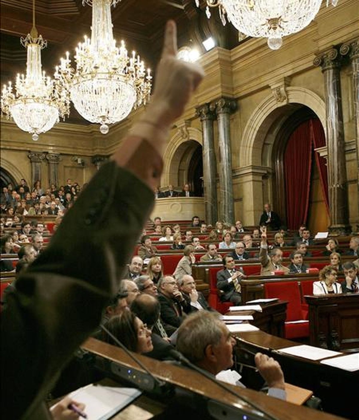 Vista general del pleno en el Parlament de Cataluña. EFE/Archivo