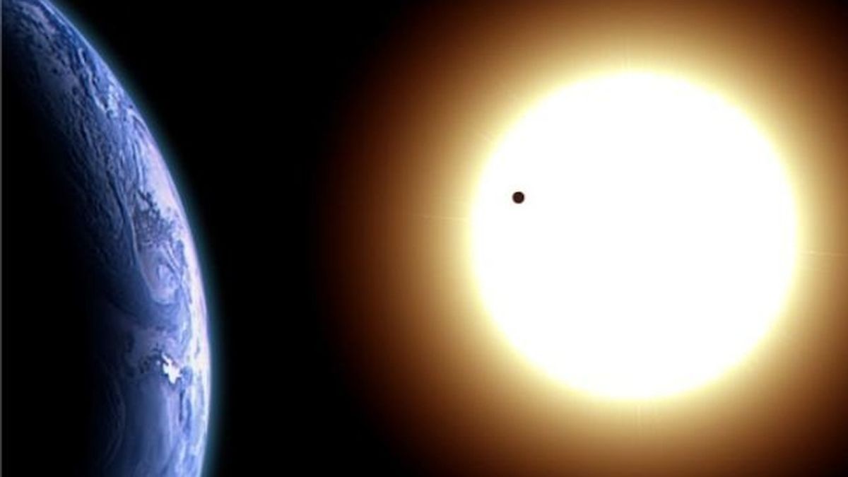 Venus pasa por delante del sol visto desde la Tierra