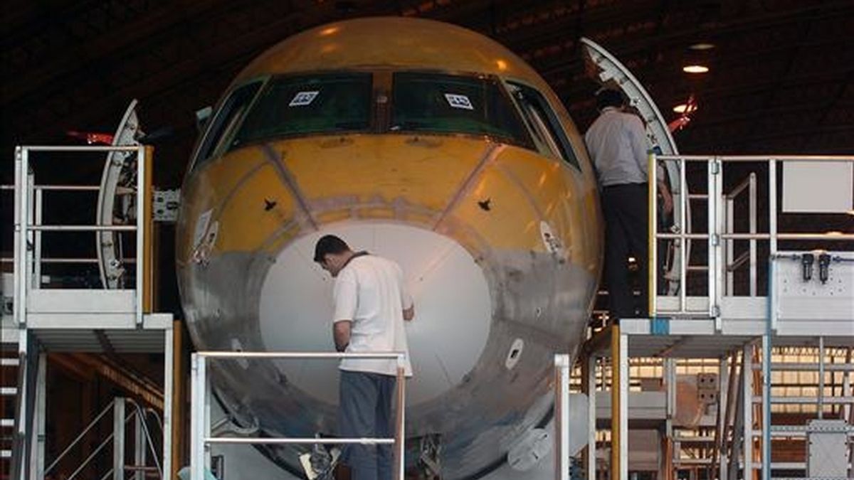El resultado de la caída de la demanda es que Bombardier calcula que entregará un 25% menos de aviones de negocios durante este año fiscal comparado con el anterior. En la foto otro fábrica de aviones. EFE/Archivo El resultado de la caída de la demanda es que Bombardier calcula que entregará un 25% menos de aviones de negocios durante este año fiscal comparado con el anterior. En la foto otro fábrica de aviones. EFE/Archivo