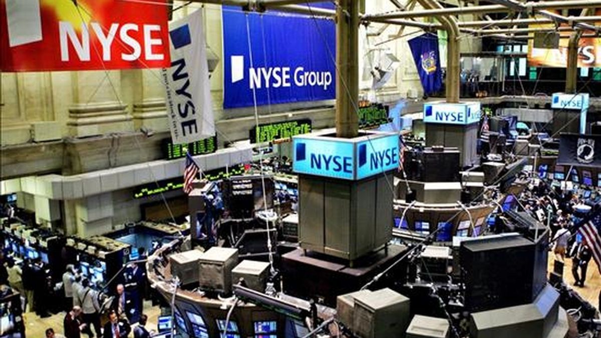 El Dow Jones de Industriales, el principal índice de la Bolsa de Nueva York, cedió el 2,35% y cerró en 8.339,01 unidades. EFE/Archivo