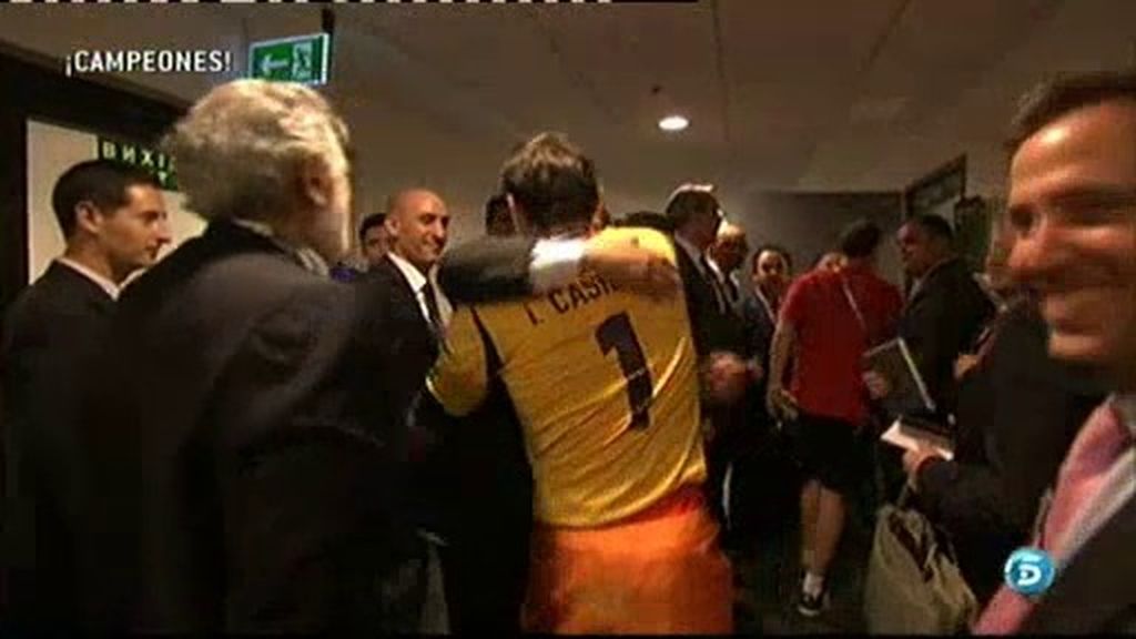 El Príncipe Felipe y Mariano Rajoy, entre otros, felicitaron a La Roja