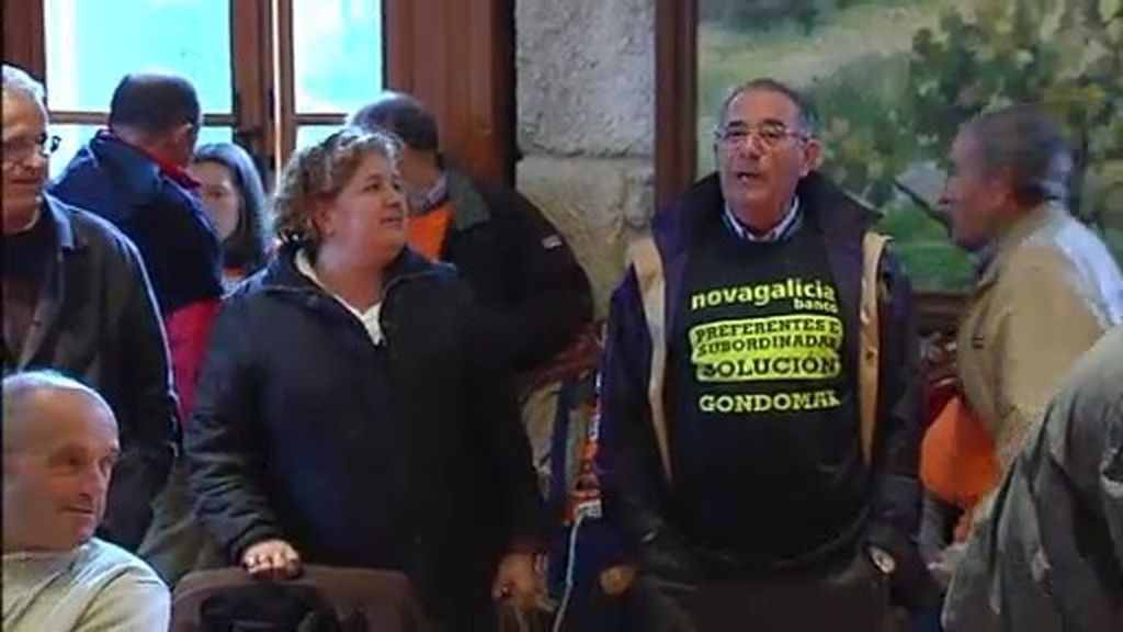 Afectados por las preferentes vuelven a boicotear el pleno de Ponteareas