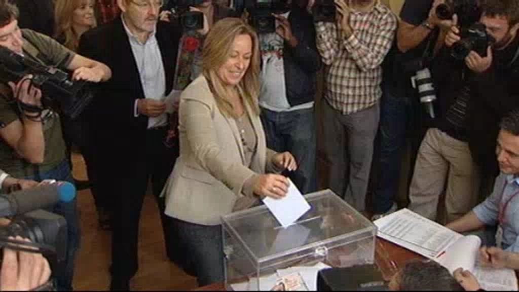 Trinidad Jiménez vota en Madrid