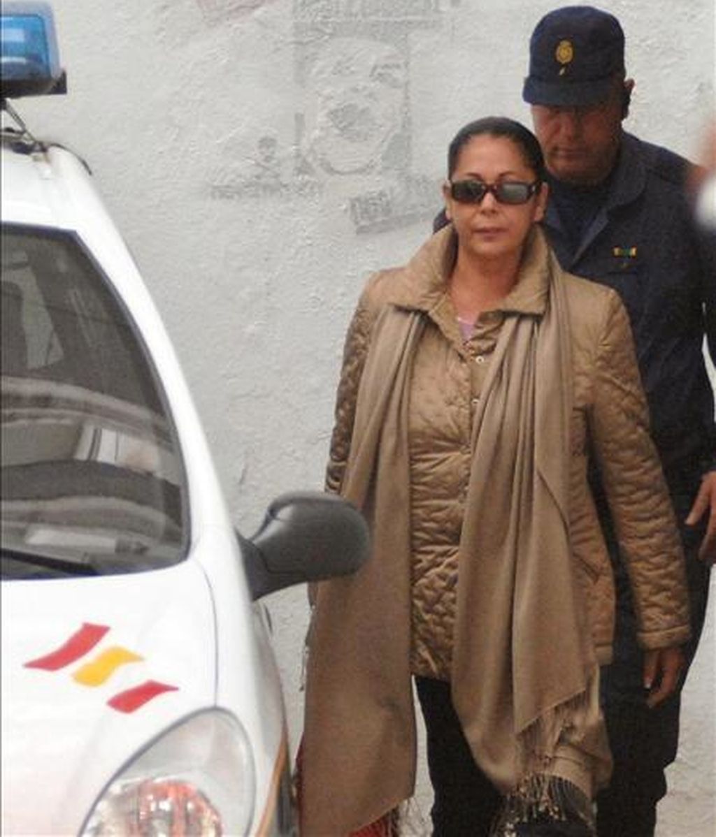 Imagen de archivo del año 2007 de la tonadillera Isabel Pantoja a la salida de los juzgados de Marbella. EFE/Archivo Imagen de archivo del año 2007 de la tonadillera Isabel Pantoja a la salida de los juzgados de Marbella. EFE/Archivo