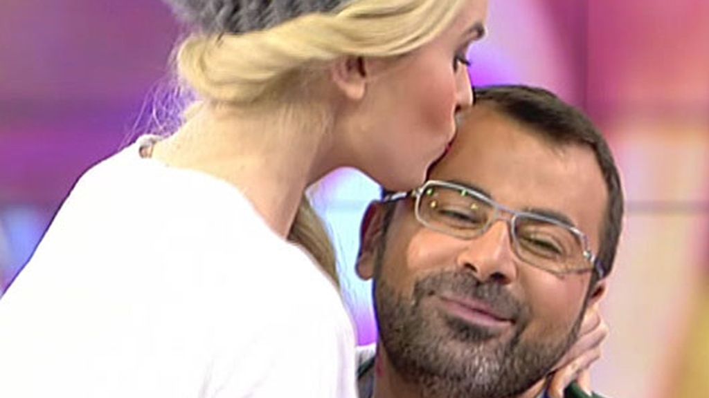 Adriana Abenia besa a Jorge Javier