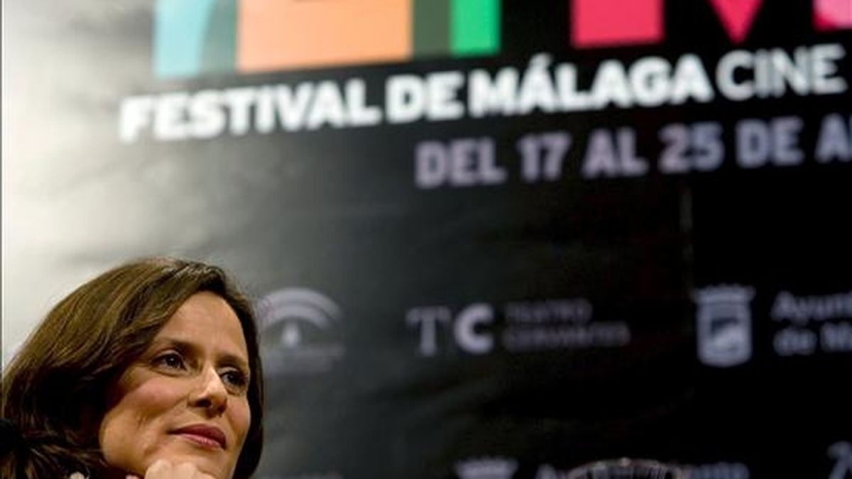 La actriz Aitana Sanchez Gijón posa para los fotógrafos en el duodécimo Festival de Cine Español de Málaga, el lunes en el Teatro Cervantes de la capital malagueña. EFE