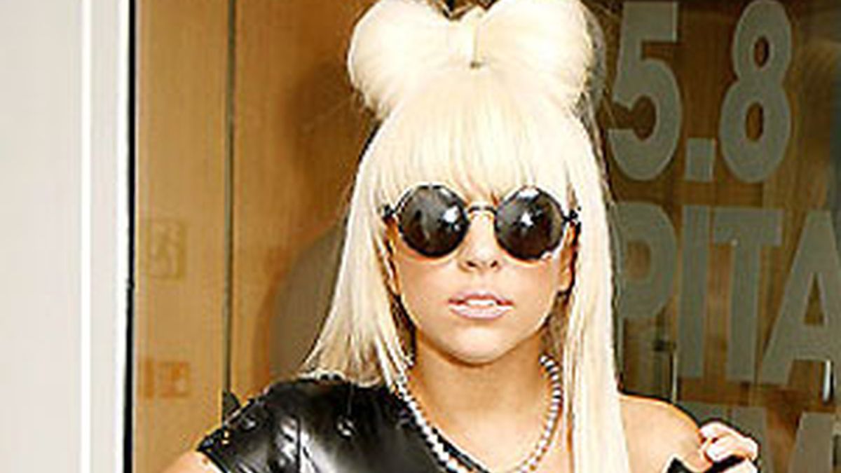 Lady Gaga, una fábrica de generar escándalos, ofrece mechones de su pelo con cada álbum que venda. Foto archivo