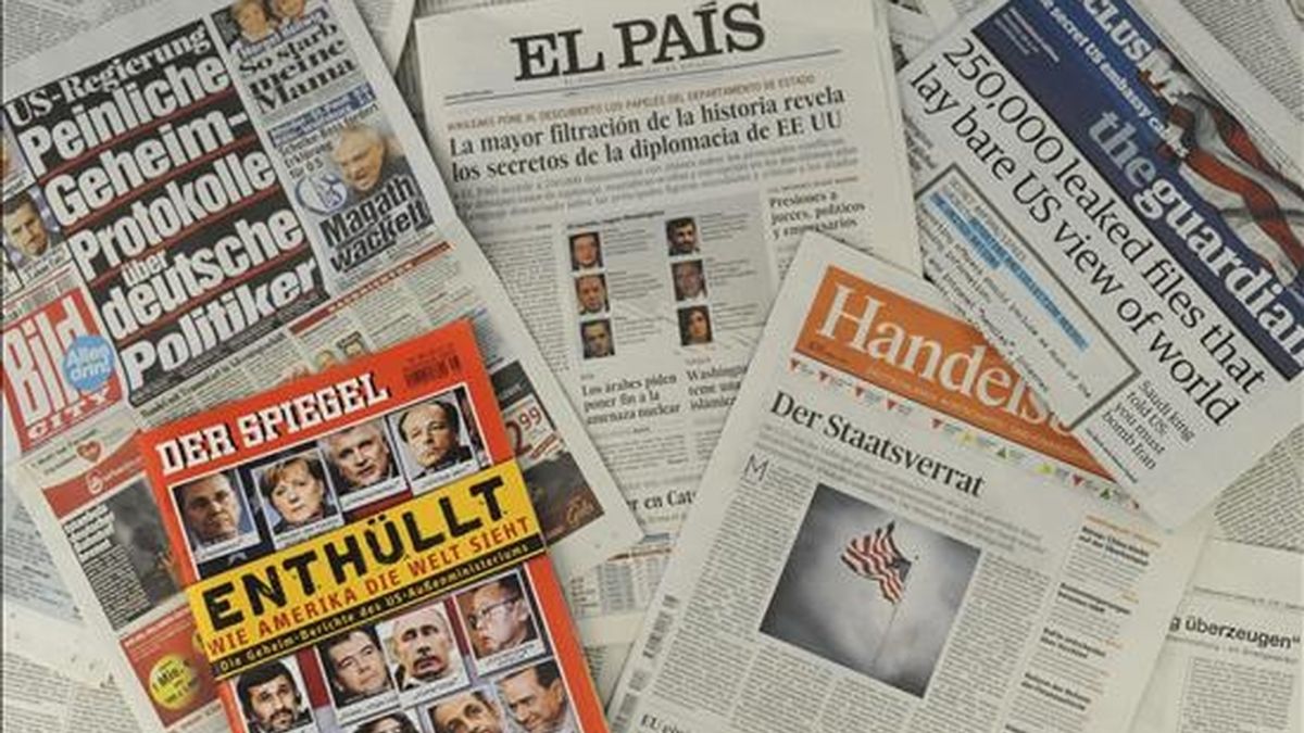 Diversos periódicos de todo el mundo muestran en portada el último escándalo levantado por los documentos publicados por WikiLeaks ayer, 29 de noviembre de 2010. Los documentos de WikiLeaks fueron publicados por el español "El País", el francés "Le Monde", el estadounidense "The New York Times", el británico "The Guardian" y el alemán "Der Spiegel". EFE