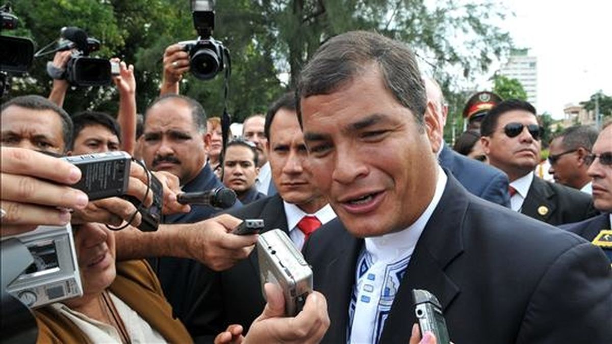 En el último sondeo de la empresa Cedatos Gallup del 27 de marzo, Correa obtuvo un 48,5 por ciento de intención de voto. EFE/Archivo
