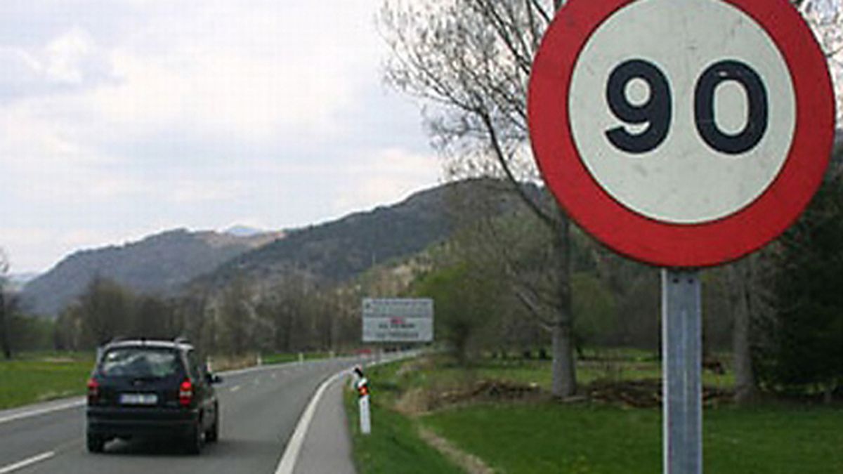 El Gobierno prevé disminuir la velocidad en las carreteras convencionales a 90 km/h