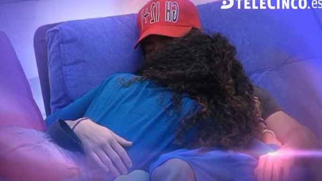 Noemí y Alessandro buscan un punto sin cámaras para tener más intimidad