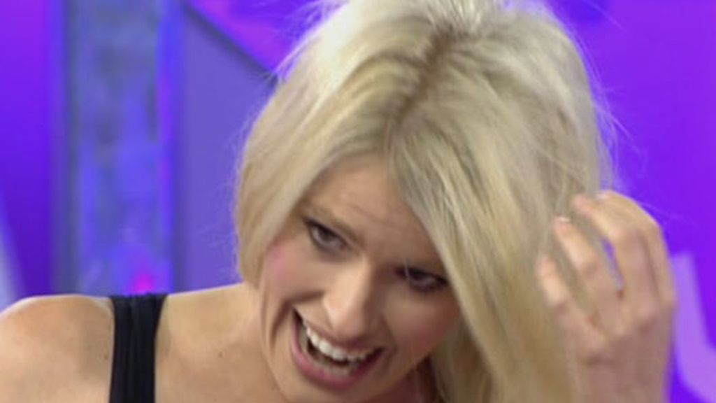 Adriana Abenia sufre un percance con el tinte del pelo