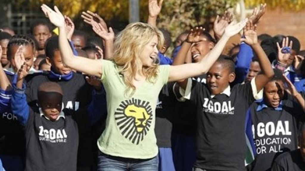 Shakira con los niños en Soweto