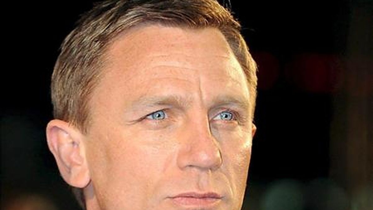 El actor Daniel Craig comenzará a trabajar para la primera entrega de esta saga en Suecia una vez que concluya con "Cowboys and Aliens" en otoño. EFE/Archivo