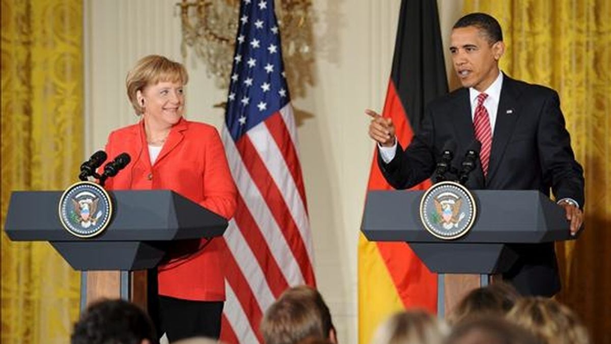 Imagen de este viernes del encuentro entre la canciller alemana, Angela Merkel (i), y el presidente de Estados Unidos, Barack Obama. EFE