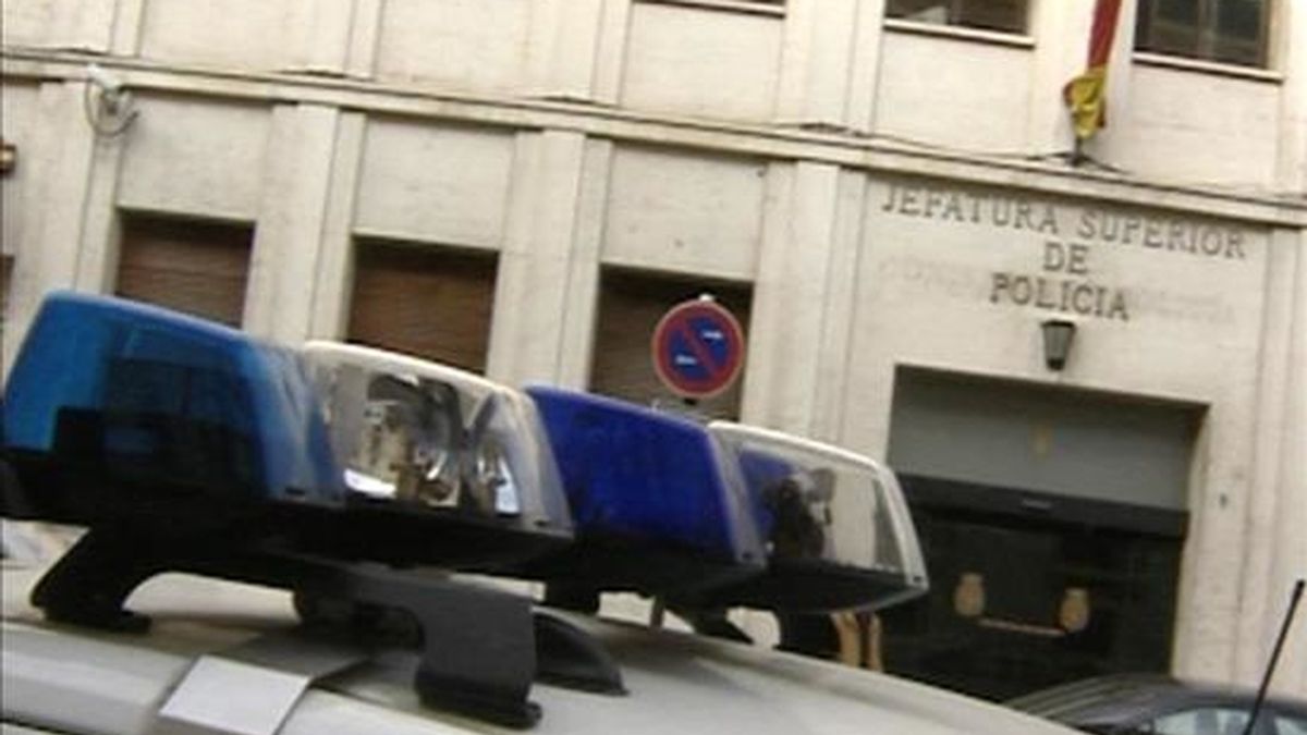 Un coche de Policía durante un suceso. EFE/Archivo