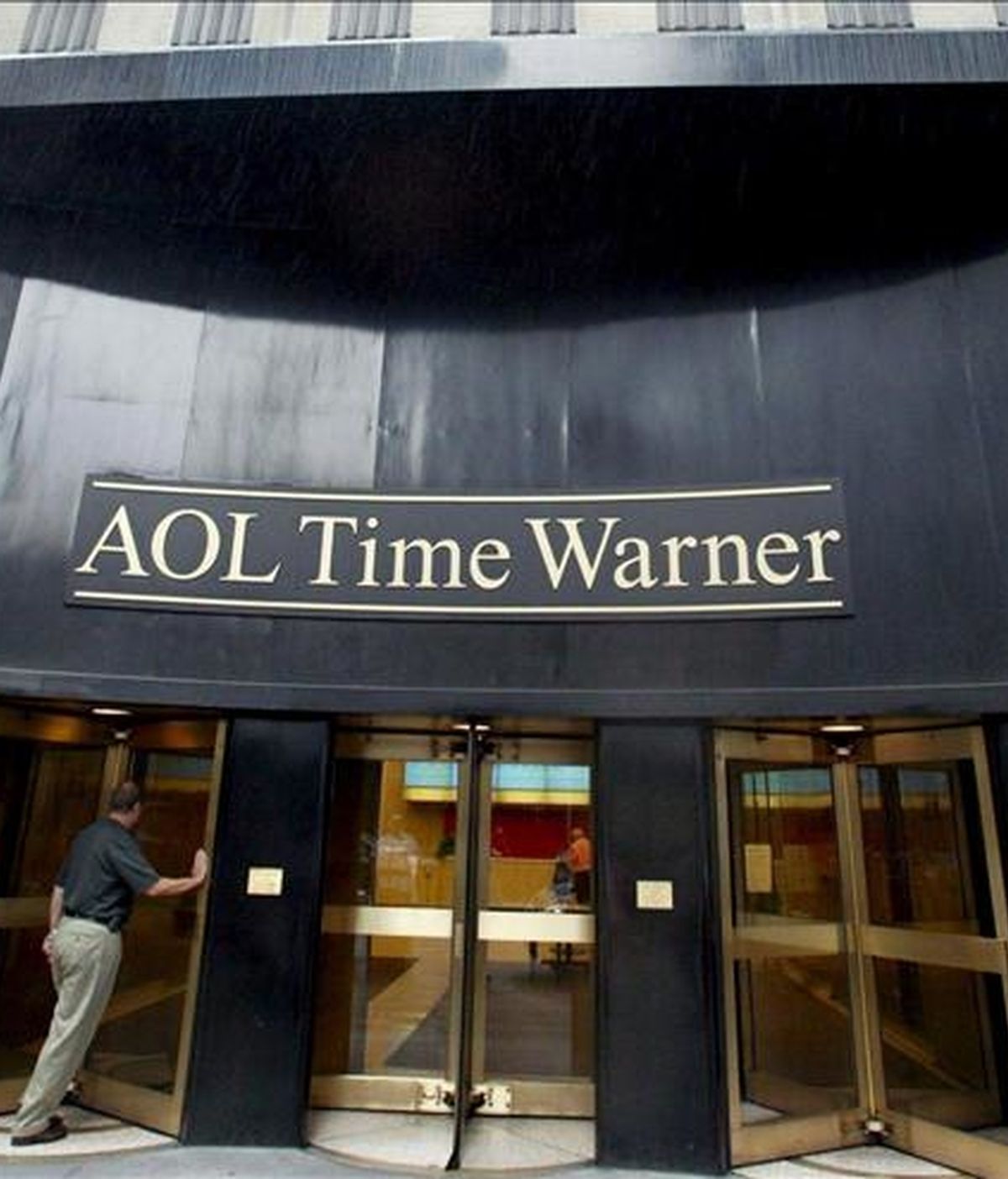 Las acciones de Time Warner se depreciaban alrededor del 1 por ciento en la Bolsa de Nueva York después de superarse la primera hora de negociaciones y se situaban a 9,73 dólares.  EFE/Archivo