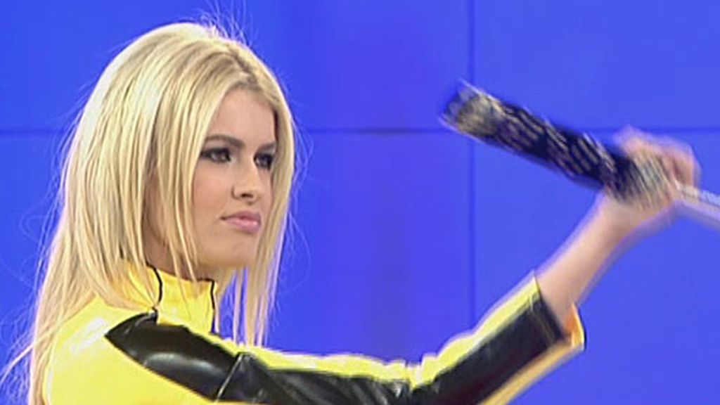 Adriana Abenia a lo Uma Thurman