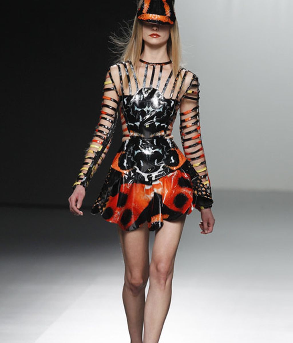 Atención a la cazadora de cuero con el estampado Crack