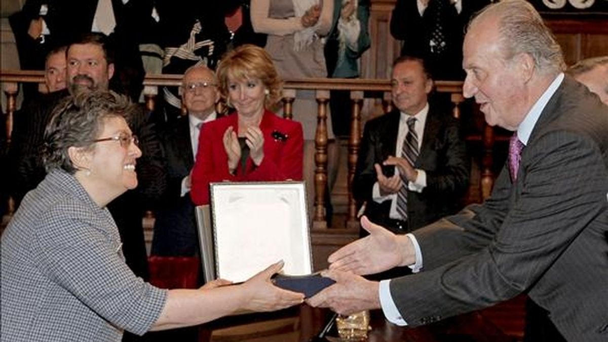 El Rey don Juan Carlos entregó hoy el Premio de Derechos Humanos Rey de España 2008 a la coordinadora regional del Comité de América Latina y el Caribe para la Defensa de los Derechos de la Mujer (CLADEM), Norma Enríquez, en un acto celebrado en el paraninfo de la Universidad de Alcalá de Henares (Madrid). EFE