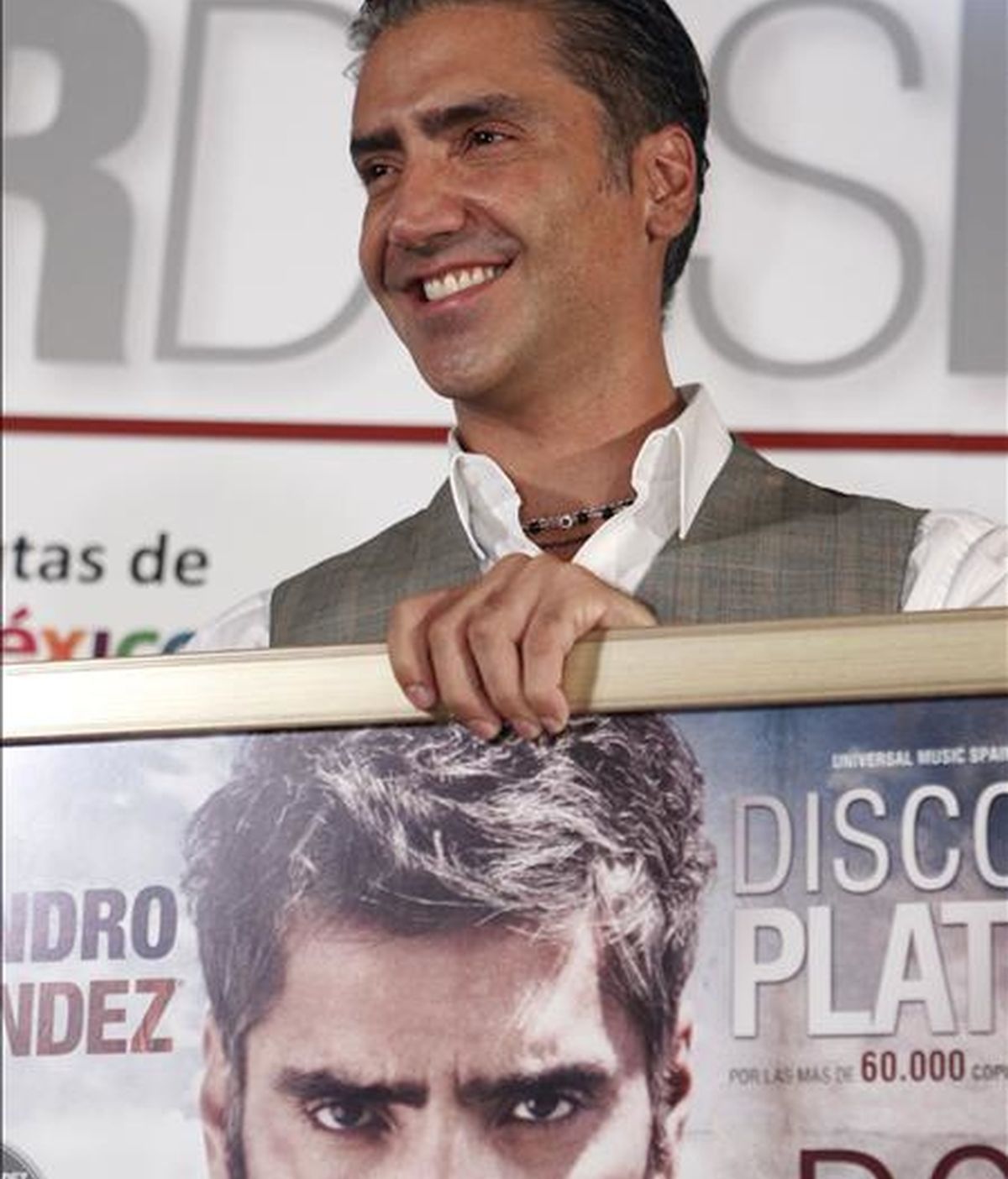 El cantante mexicano Alejandro Fernández, durante la presentación hoy en Madrid de su gira española "Dos Mundos. Tradición + Evolución". EFE