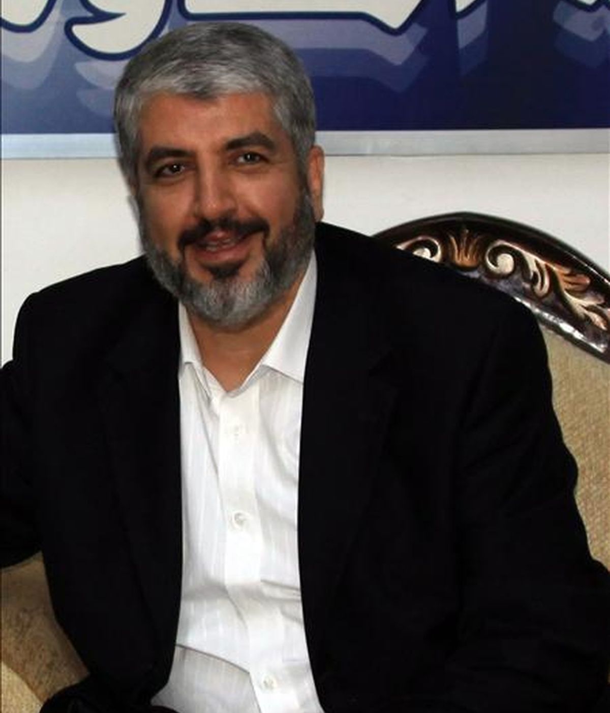 Jaled Meshal, líder político de Hamás, participa durante una reunión con Azam al-Ahmed, representante del Comité Central de Al Fatah. EFE