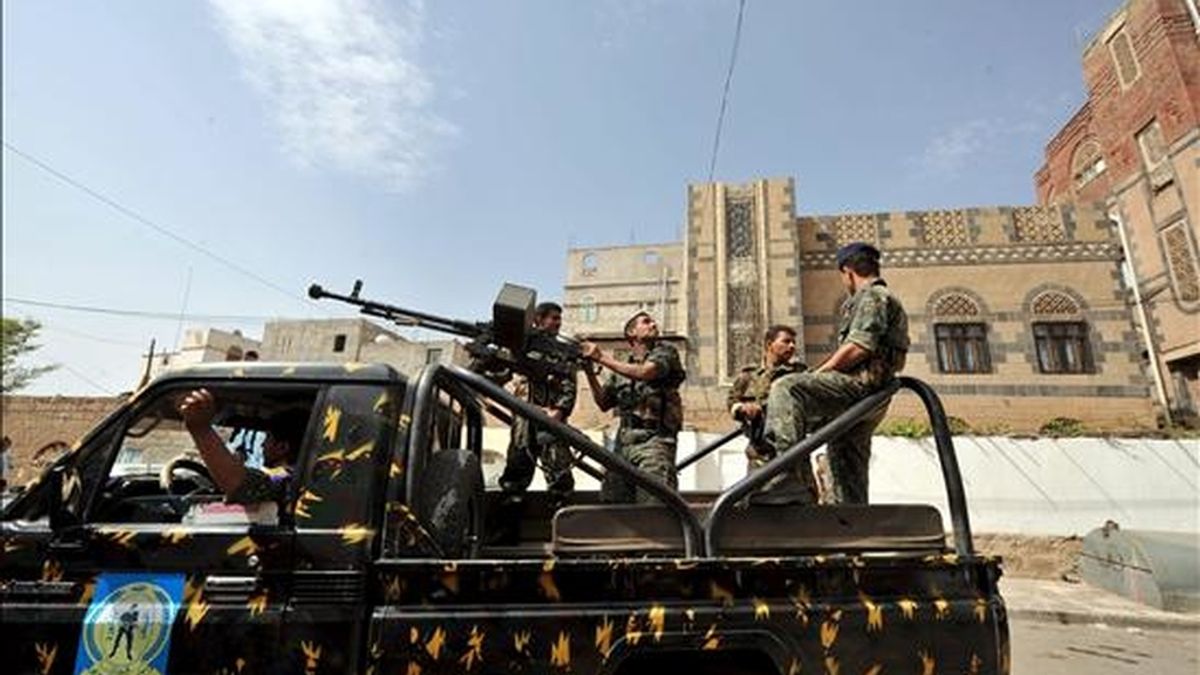 Militares yemeníes patrullan las calles de Saná (Yemen) el pasado 7 de julio. EFE/Archivo