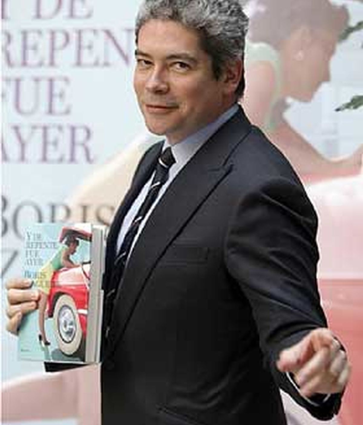 Boris Izaguirre, finalista del Premio Planeta 2007, publicó su última novela 'Y de repente fue ayer' el pasado mes de abril. FOTO: EFE Boris Izaguirre, finalista del Premio Planeta 2007, publicó su última novela 'Y de repente fue ayer' el pasado mes de abril. FOTO: EFE