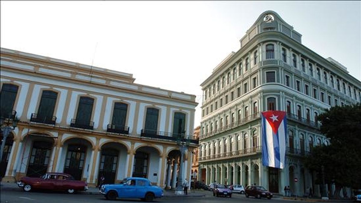 En las calles de La Habana es notorio el descontento con las restricciones en el consumo de energía, la reducción de rutas y frecuencias del transporte público. EFE/Archivo