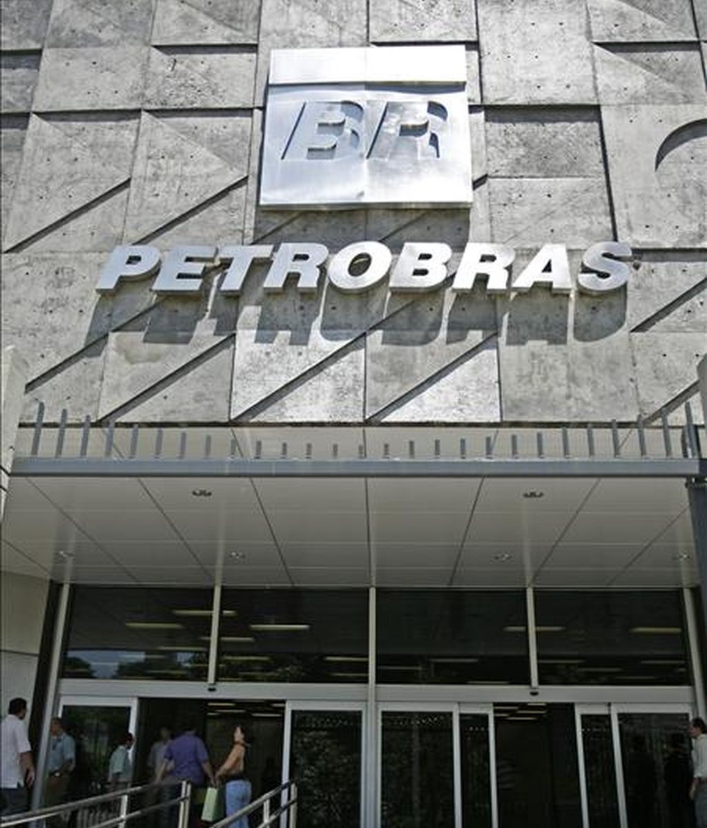 Los papeles preferenciales de la empresa subían un 5,08% y los ordinarios un 4,35%, y las negociaciones con los papeles de la empresa representaban el 22% del total de la bolsa paulista. EFE/Archivo Los papeles preferenciales de la empresa subían un 5,08% y los ordinarios un 4,35%, y las negociaciones con los papeles de la empresa representaban el 22% del total de la bolsa paulista. EFE/Archivo
