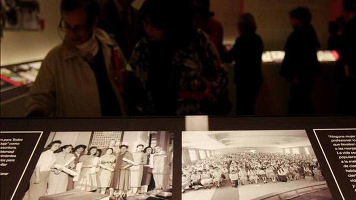 La exposición "Las Américas", promovida por España para conmemorar el bicentenario de las independencias, es una muestra que cuenta con una selección de fotografías de las mujeres "anónimas" que contribuyeron en los últimos 100 años a hacer del continente un lugar mejor. EFE