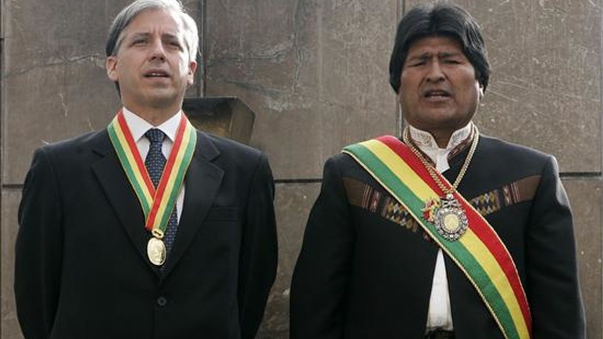 Imagen de archivo del presidente de Bolivia, Evo Morales (d), y el vicepresidente Álvaro García Linera, integrantes de la fórmula para la reelección de los comicios del próximo diciembre. EFE/Archivo