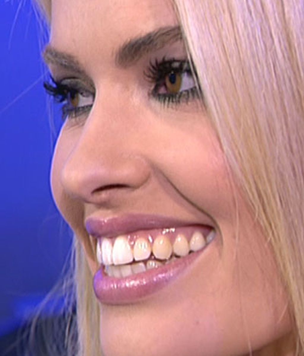 Adriana Abenia a lo Uma Thurman