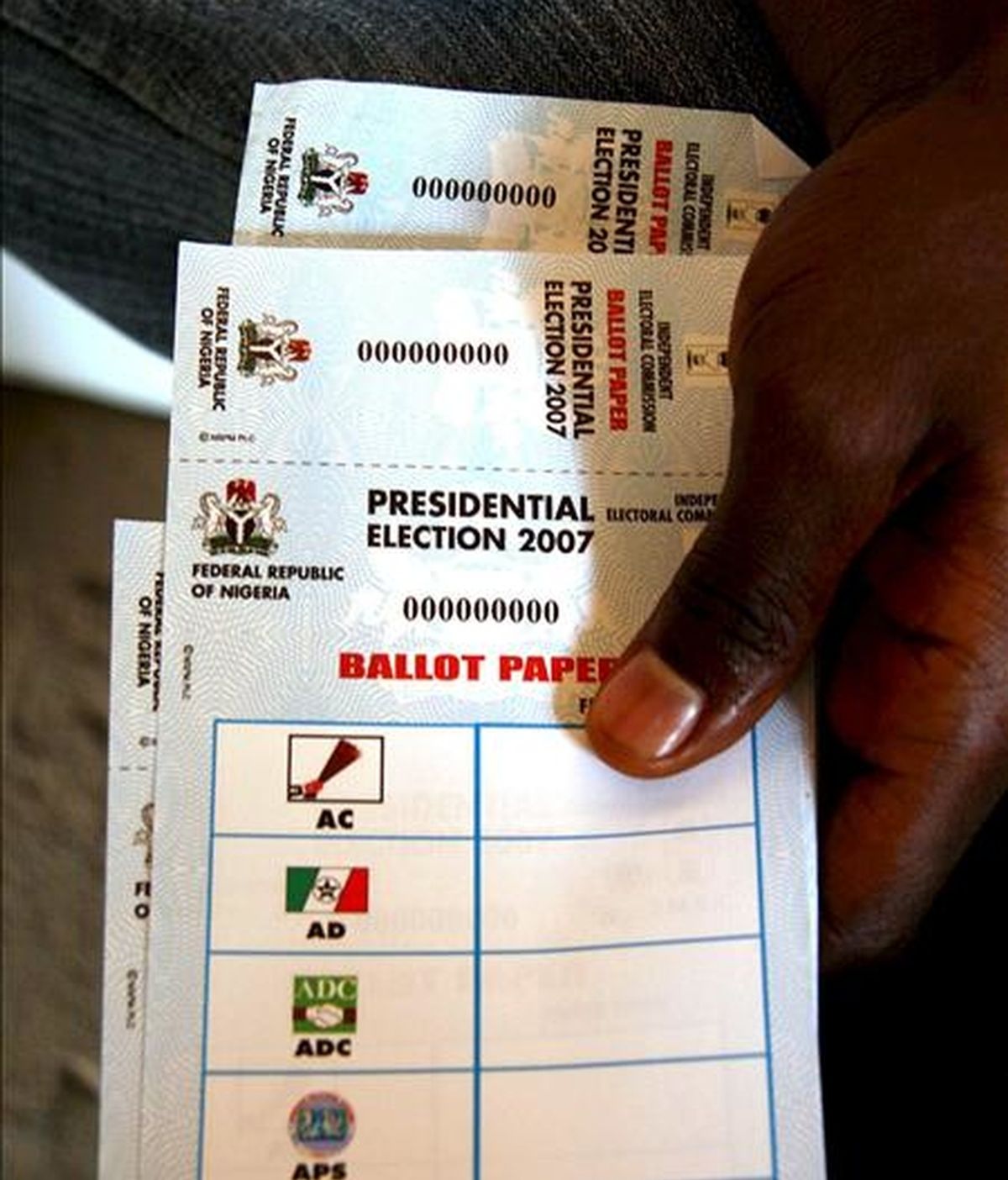 Papeletas para las elecciones presidenciales celebrada en Nigeria en 2007. EFE