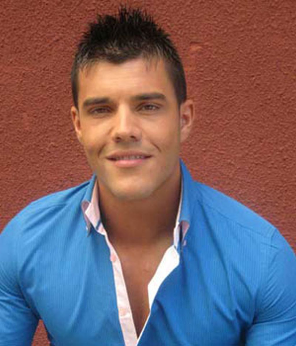 Un candidato guapo e insistente