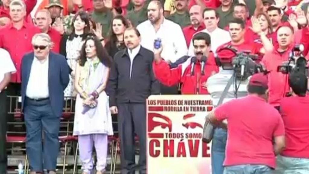 El vicepresidente Maduro toma las riendas del país en contra de la Constitución