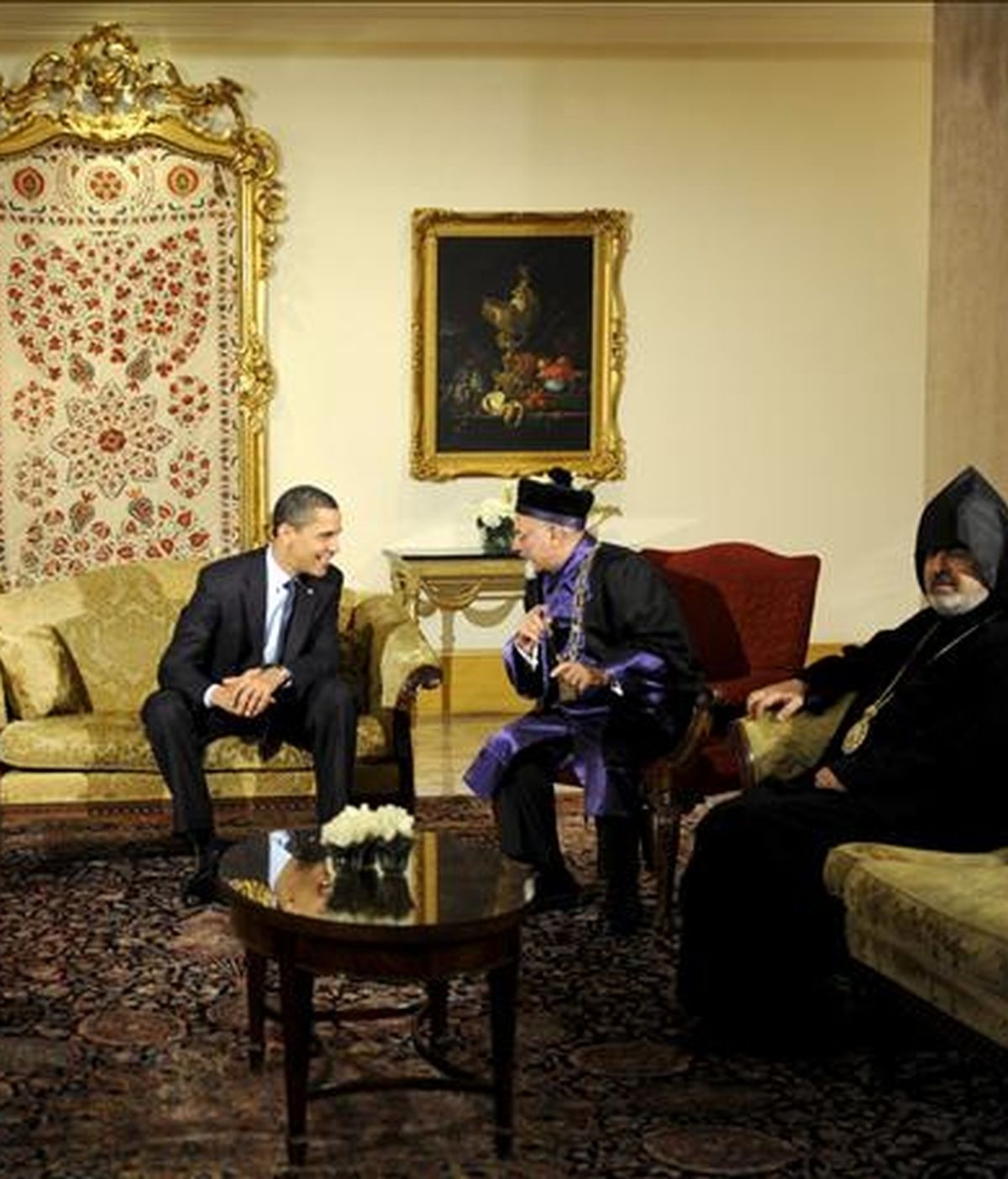 El presidente estadounidense, Barack Obama (izq), mantiene una reunión con líderes religiosos en Estambul (Turquía) hoy martes 7 de abril en el último día de su gira por Europa. EFE
