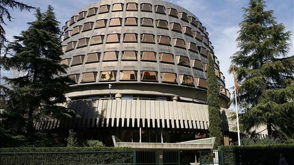 El pleno del Senado elegirá a los cuatro magistrados del Tribunal Constitucional que le corresponde renovar en la sesión que comenzará el martes 16 de noviembre, según han acordado hoy los portavoces de los grupos de la Cámara. EFE/Archivo El pleno del Senado elegirá a los cuatro magistrados del Tribunal Constitucional que le corresponde renovar en la sesión que comenzará el martes 16 de noviembre, según han acordado hoy los portavoces de los grupos de la Cámara. EFE/Archivo