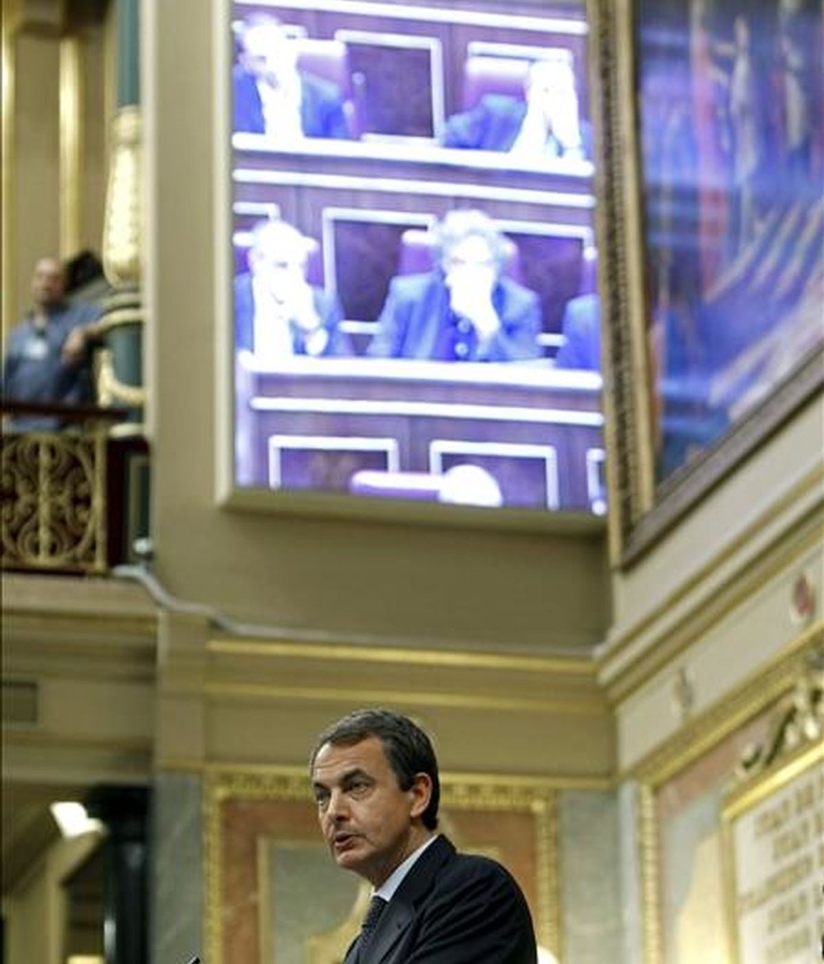 El presidente del Gobierno, José Luís Rodríguez Zapatero, durante su intervención en el Congreso con motivo del debate del estado de la nación. EFE